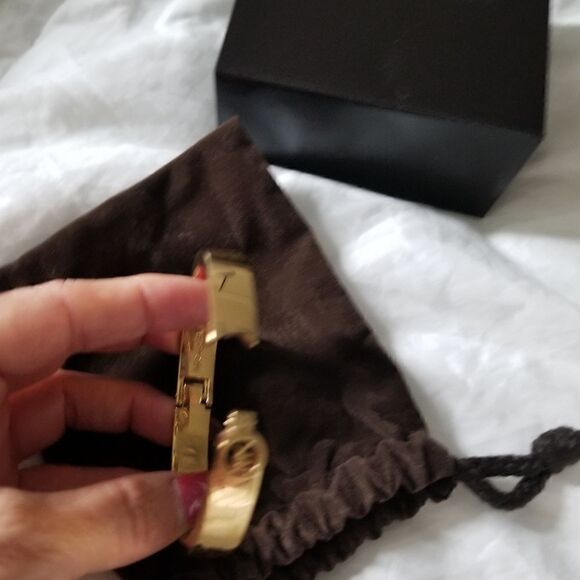 MICHAEL KORS GOLD COLOR BRACELET WITH LOGO PLAQUE WITH ORIGINAL BOX - Picture 13 of 16